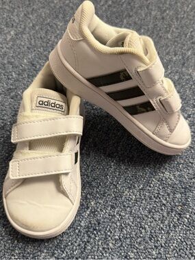 Adidas Little Boys Velcro Strap Sneakers Size 6
